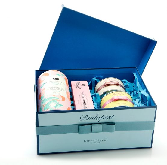 Cinq Filles Budapest elegáns ajándékcsomagok, ajándékválogatások minden alkalomra, céges rendezvényekre, születésnapra, karácsonyra, ballagásra, anyák napjára