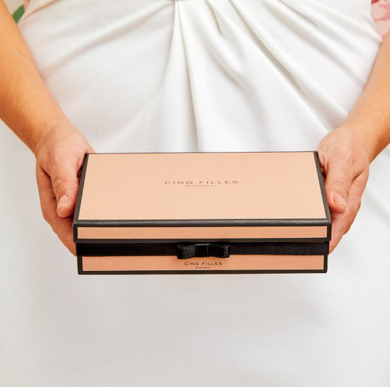 Cinq Filles Budapest ajándékdoboz, ajándékválogatás karácsonyra elegáns csomagolás, téli ízek
