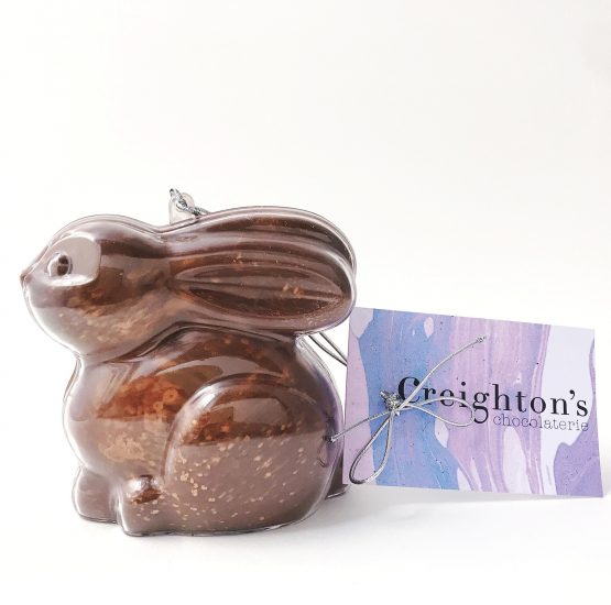 Minőségi, kézműves tejcsokoládés húsvéti nyuszi gyerekeknek a Cinq Filles Budapest ajándékboltból