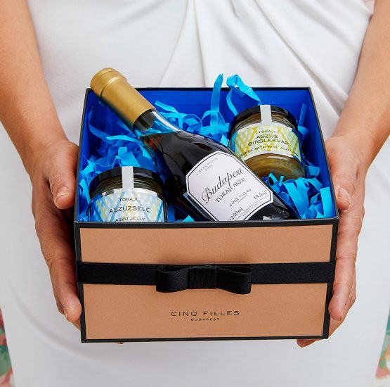 Cinq Filles Budapest tokaji ajándékválogatás, karácsonyi ajándék, céges ajándék, köszönőajándék elegáns díszcsomagolásban
